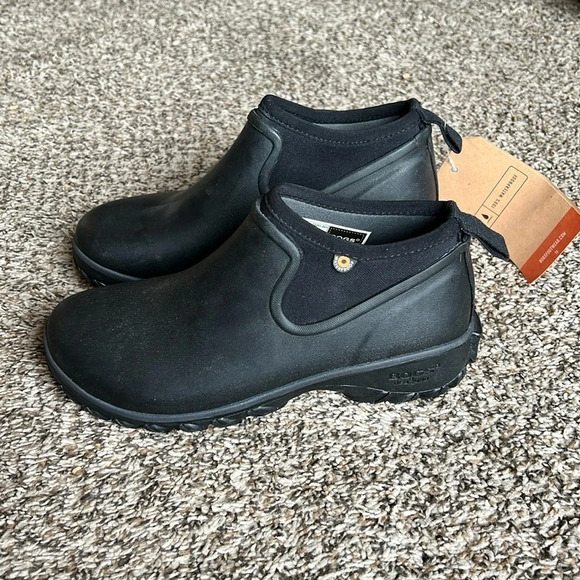 Bogs Shoes - NWT Bogs Size 6 Women’s Sauvie Chelsea Waterproof Boots